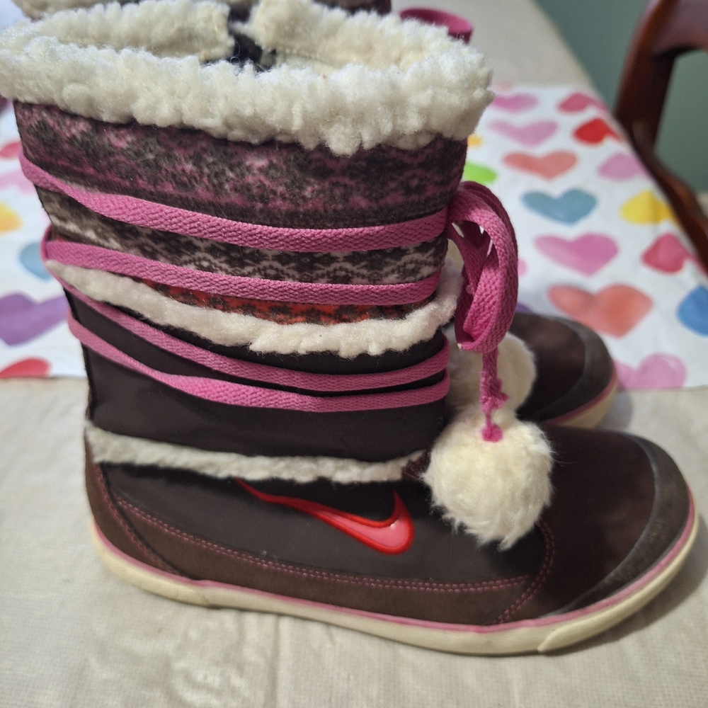 Nike Kids' Brown and Pink Winter Boots